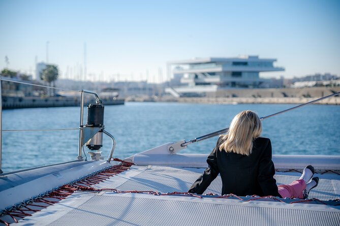 1 Hour Sailing Excursion in Valencia - On-board comfort: bar service, seating, and group size