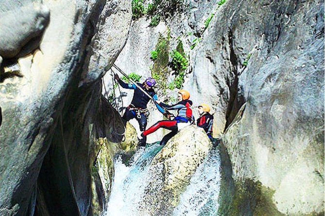 Aquatic canyoning near Benidorm. Estret de les Penyes Bollulla - Key points to know before you go