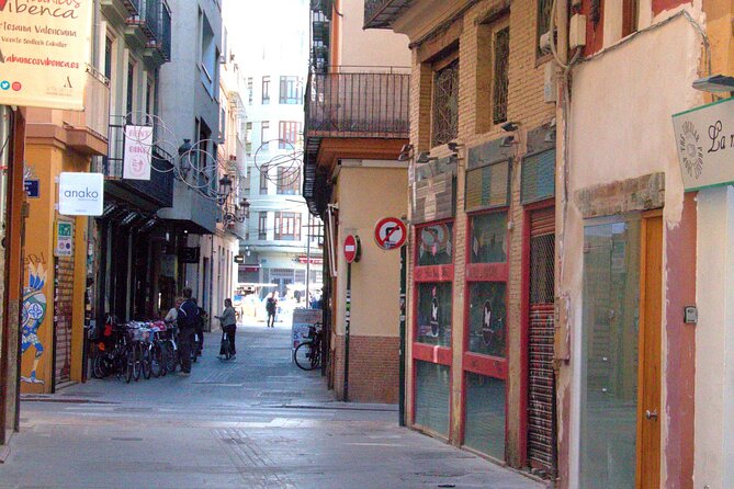 Between Two Gates: A Self-Guided Audio Tour in Valencia - Plaza de la Virgen: a square that teaches you how Valencia thinks