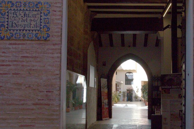 Between Two Gates: A Self-Guided Audio Tour in Valencia - Royal Basilica and Valencia Cathedral from the outside: look for the details