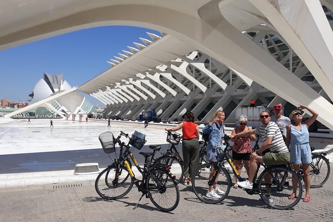 Bike tour with city guide from old to new - Riding from the Ayuntamiento area: your easy start in Valencia