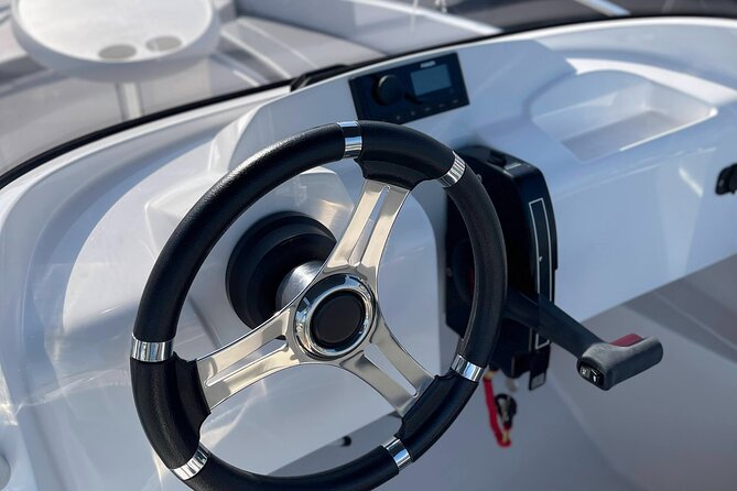 Boat Rental Without License in La Marina de Valencia - The boat itself: comfort that helps you last longer
