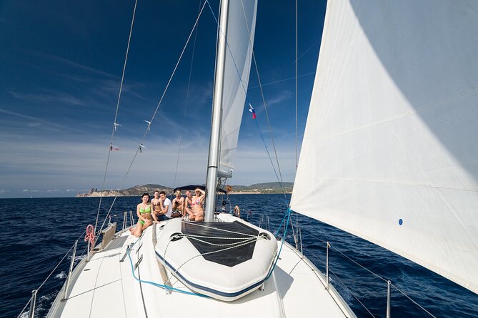 Boat trip Valencia - Stop 1: La Marina de Valencia for Dock Views and First-Row Boat Energy