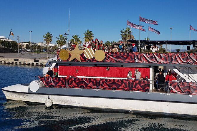 Christmas Boat Experience in Valencia - Christmas atmosphere: bright for some, lighter than expected for others
