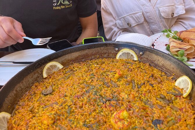 Christmas Tapas and Wine Tour in Valencia - The 3-Hour Flow: How the Tour Keeps a Good Pace