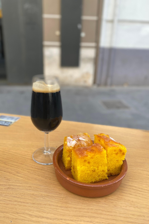 Craft Beer Tour and Tapas in Ruzafa - Valencia - Stop 3: Olhops Craft Beer Lab for a focused beer-selection stop