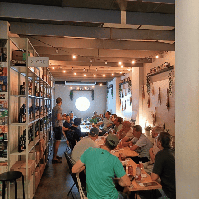 Craft Beer Tour and Tapas in Ruzafa - Valencia - The pacing: a walking tour where each leg stays short