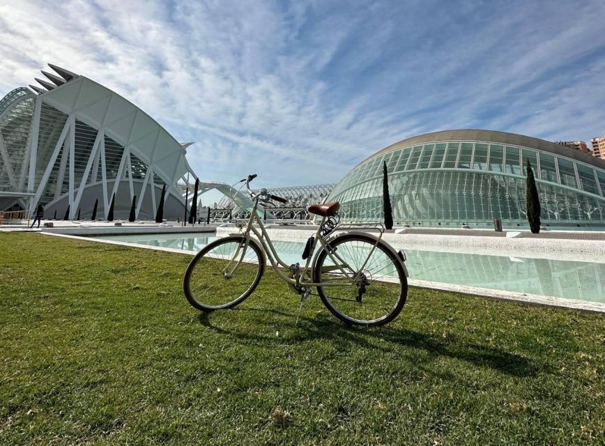 Discover & Taste Valencia on a Bike Tour (tapas + bike) - What the guide really changes (especially with a name like Max)