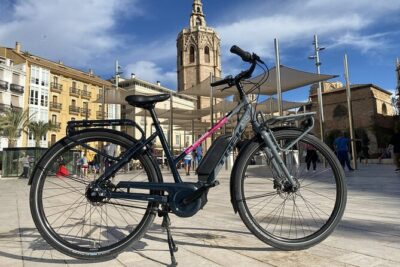e-Bike Rental in Valencia - What Comes With the Bike: Lock, Basket, and Lights