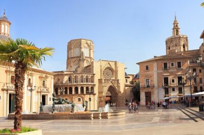 e-Scavenger hunt Valencia: Explore the city at your own pace - Starting at Plaça de l’Ajuntament and moving at your own tempo