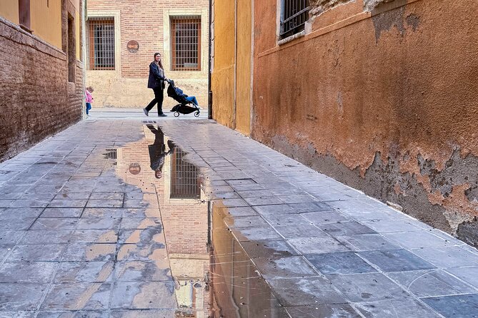 Excellent Private Photography Walking Tour & Workshop in Valencia - Meeting in Jardins de Monforte and learning how to look