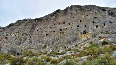 From Valencia: Bocairent and Covetes dels Moros Day Trip - Covetes dels Moros: The Berber Caves and the Knee-Crawl Reality