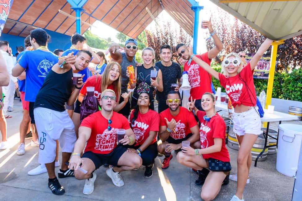 From Valencia: La Tomatina 2025 - Inside the tomato battle: the 12:00 signal and how it flows