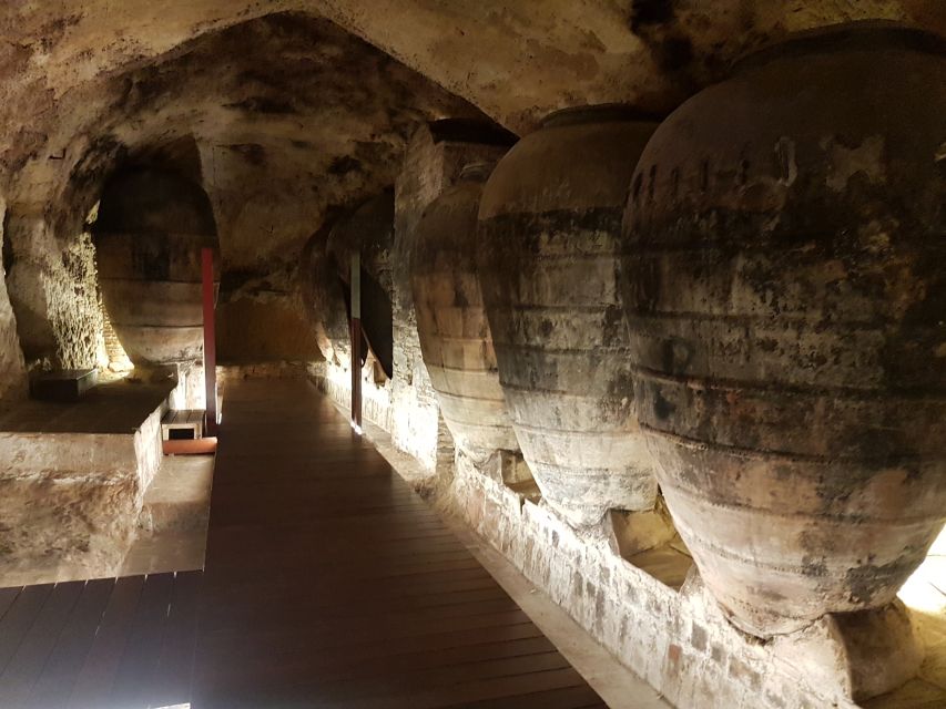 From Valencia: Utiel-Requena Wine Tour and Traditional Lunch - Getting started in Valencia: Mango Outlet and an 8-hour flow