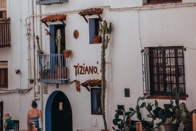 Full Day Tour to Peñíscola from Valencia - Casa de las Conchas: a quick street-walk with payoff