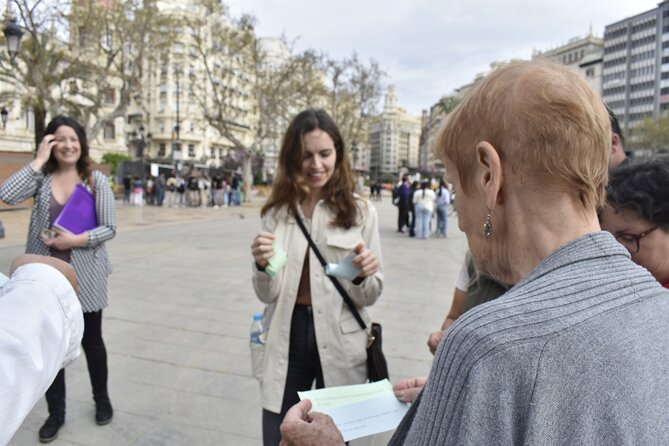 Games and History Walking Tour in the Center of Valencia - Plaza De Toro and Estacio del Nord: monuments with messages on their faces