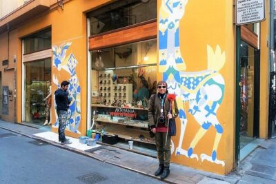 Grafiti tour and Carmen Quarter - Torres dels Serrans: the Gothic gate start that sets the tone