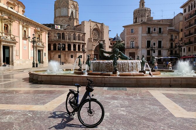 Grand City Bike Tour of Valencia - Stop 5: Valencia Cathedral—Gothic grandeur with a spiritual pulse
