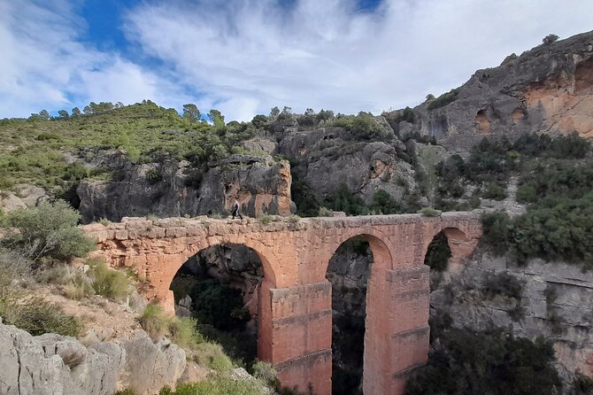 Hike to the Roman aqueduct Peña Cortada - From Serranos Towers to Calles: start strong (and smart)