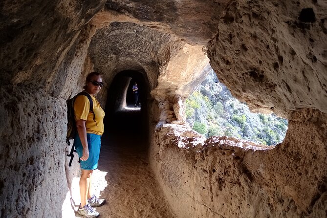 Hike to the Roman aqueduct Peña Cortada - Chelva old neighborhoods: slow strolling instead of speed-rushing