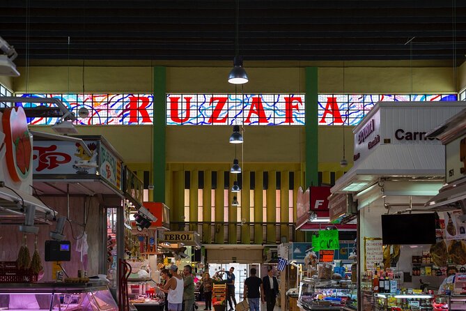 Make Valencian 'Pizza' in Ruzafa - Oven time is the classroom: what you do while it bakes