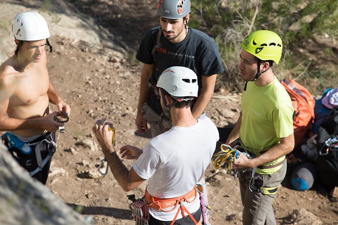Outdoor climbing for beginners - Outdoor climbing in Sierra Calderona: what makes it feel real