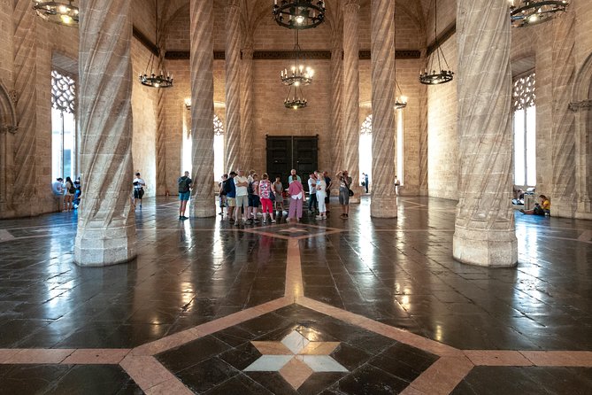 Private tour of the old city of Valencia - Bike from old to new: how to link Valencia’s two faces