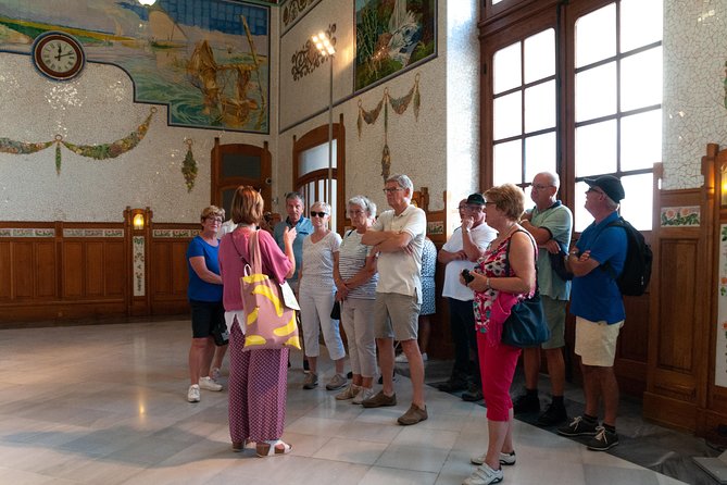 Private tour of the old city of Valencia - How Annick’s guiding style changes what you notice