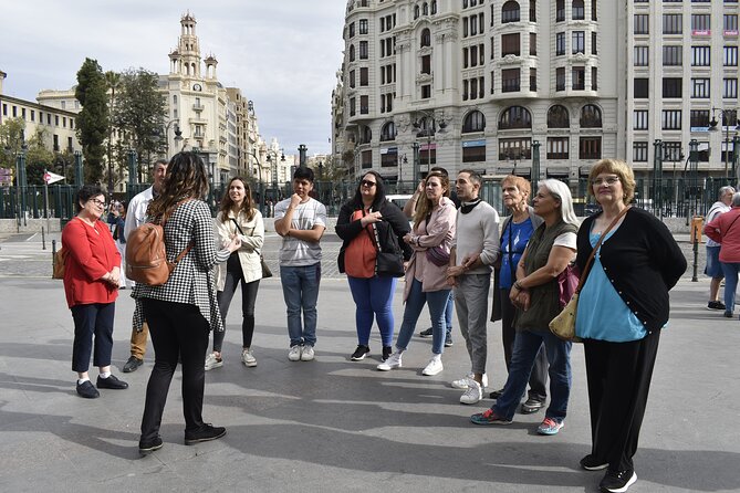 Private Walking Tour of Games and History in the Center of Valencia - Estació del Nord and Placa de L’ajuntament: facades as clue boards