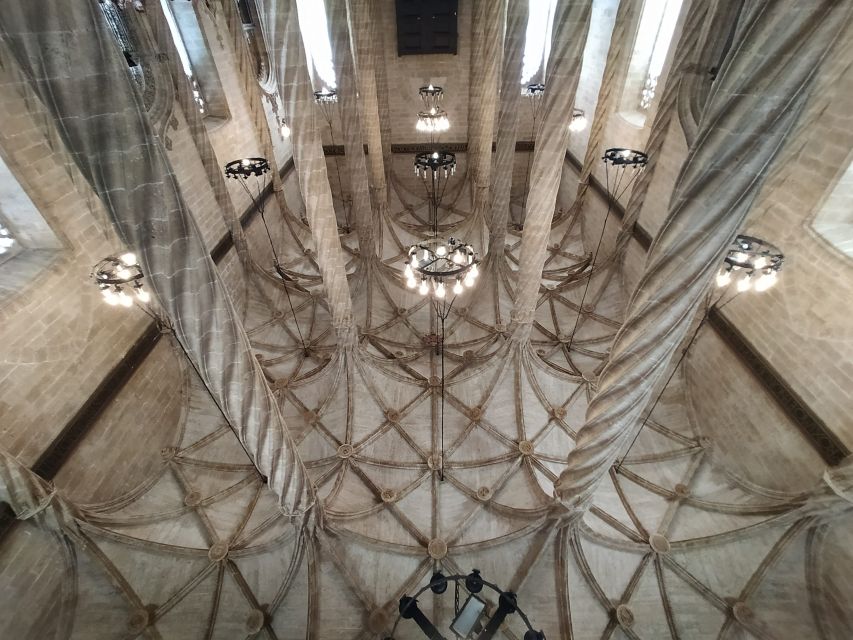 Small-Group Medieval Valencia Walking Tour - Licensed Guide - Llotja de la Seda: why the Silk Exchange closes the story (20 minutes)