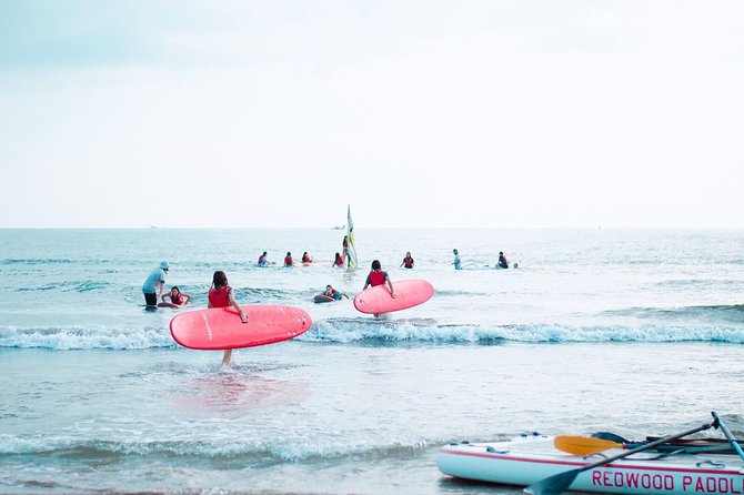 Surf lesson on Valencia beach - Group Size Matters: Maximum 20, Beginner-Friendly Coaching