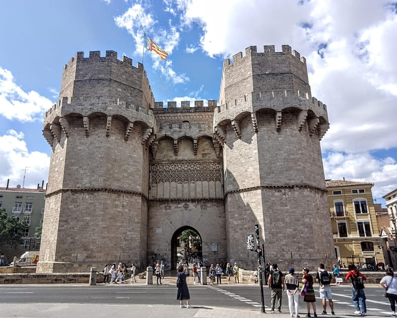 TAPAS GASTRONOMIC TOUR - Regional Food and Llotja de la Seda: Eating With City Context