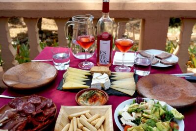 Tapas in the vineyards - Your second stop: Bodega Vera de Estenas and the 5-tapas + dessert table