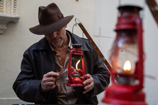 The Holy Grail with Indiana Jones - Plaça del Col·legi del Patriarca: crocodile legend and a whip-and-knife challenge