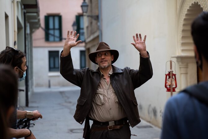 The Holy Grail with Indiana Jones - Placa de la Reina: spitting fire, the replica, and the grail reveal