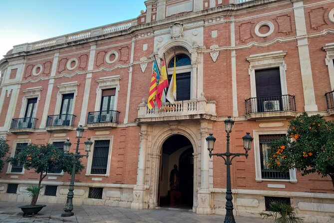 Tour of the Borgias with Cathedral included in Valencia - The route in plain English: 2.5 hours, five stops, one story