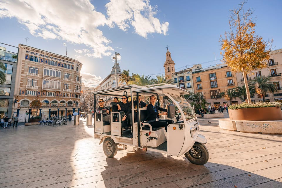 Valencia 1 hour by TukTuki: Essential and Private Tour - Mercado de Colón: a handy finish for food lovers