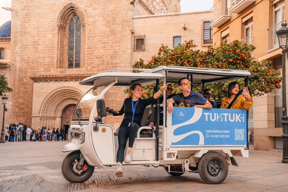 Valencia 1 hour by TukTuki: Essential and Private Tour - Seating comfort: the cramped-front-row reality