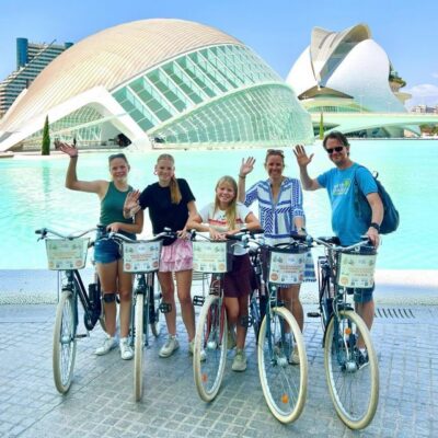 Valencia: All In One Daily City Tour by Bike and E-Bike - Meeting point and first moments: getting your bearings fast