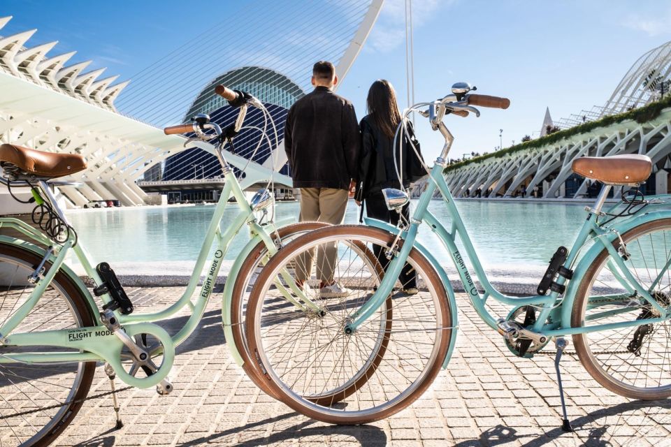 Valencia: Audioguide eng,esp,ita + Bike All Day - Food Stops and Restaurant Tips: Planning Lunch Like a Local