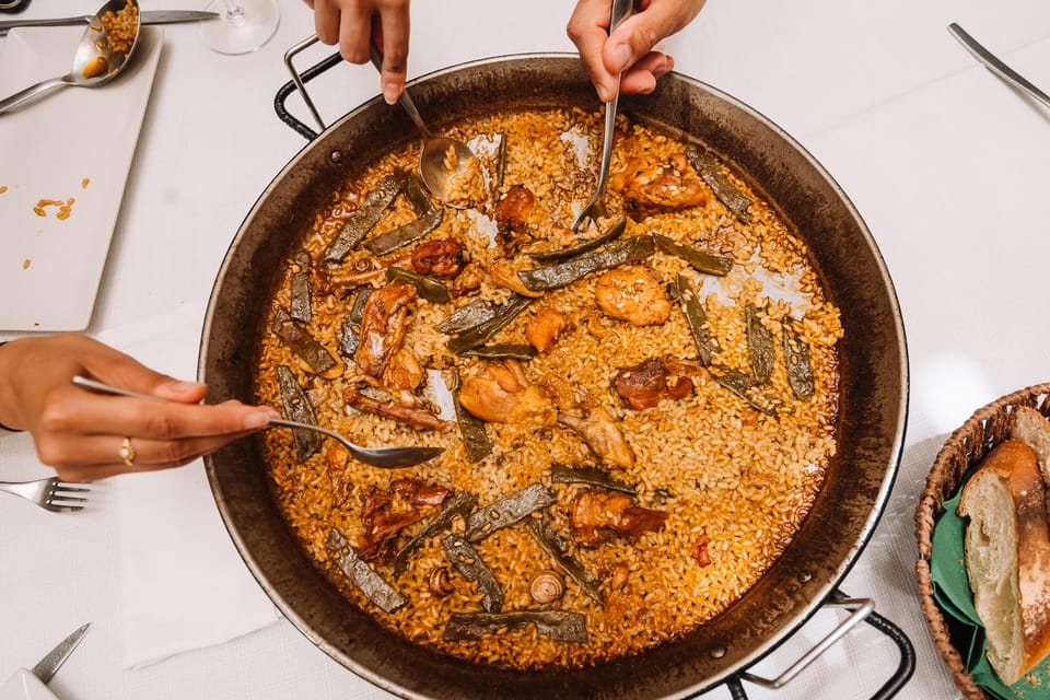 Valencia: Authentic Food Tour with Paella Valenciana - Guides Make the Difference: Benjamin and Fatine as Standouts