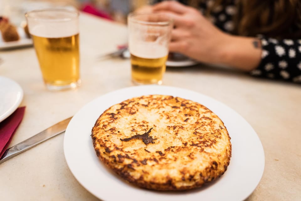 Valencia: Authentic Tapas & Drinks with a Local - Drinks and pacing: how guides keep the night smooth