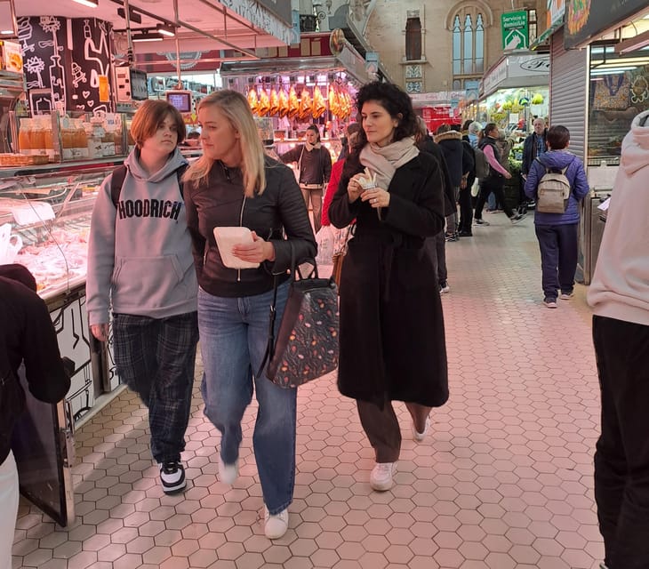 Valencia: Authentic Tapas & Drinks with a Local - Getting oriented in Ciutat Vella, the Valencia way