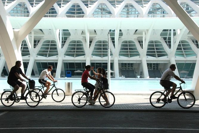 Valencia Bike or Segway Tour - Cabecera Park with its lake: the calmer side of Turia