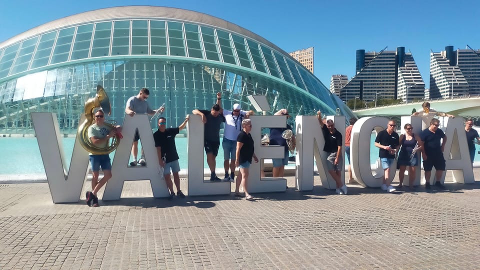 Valencia, Biketour of all the city with a local guide - Meeting near the Serrano Towers: where the tour really starts