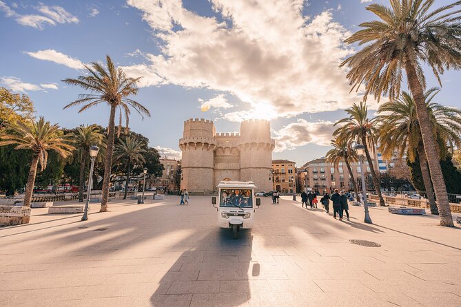 Valencia by Tuk Tuk i: Private tour 1 or 2 hours explore the city - City of Arts and Sciences: Hemisfèric, Science Museum, Palau de les Arts