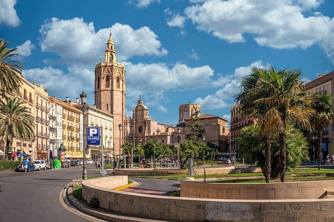 Valencia by Tuk Tuk i: Private tour 1 or 2 hours explore the city - Modernist Valencia and the old civic sites you can see from the route