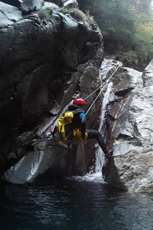 Valencia Canyoning. Experience for everyone - What the canyon is like: dry start, then crystal-clear pools