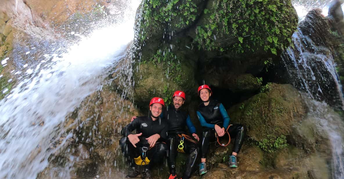 Valencia Canyoning. Experience for everyone - Getting there and meeting up: C. Mayor, 20
