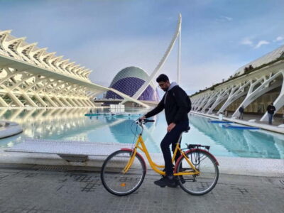 Valencia: City Highlights Bike Tour - Starting at MO’bike: where the ride really begins